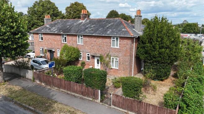 2 bed property, in Gordon Road, £325,000