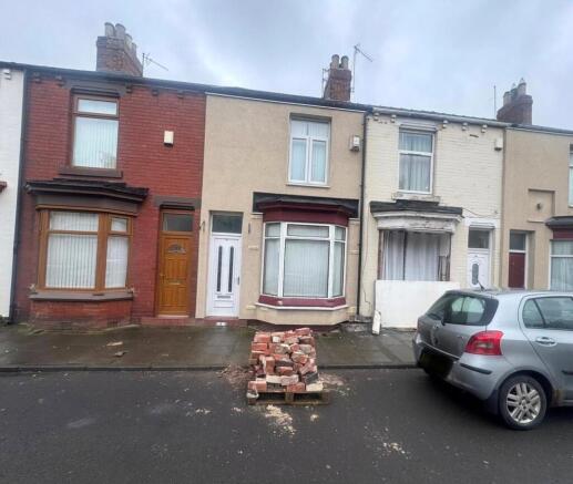 2 bed property, in Aire Street, £75,000