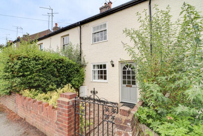 2 bed property, in Cravells Road, £475,000