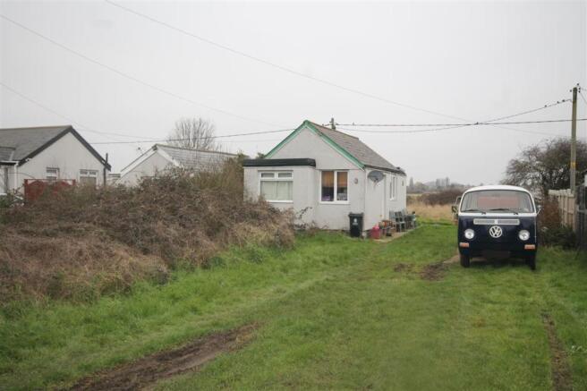 2 bed property, in Gorse Way, £100,000