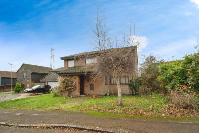 4 bed property, in Whitehead Close, £490,000