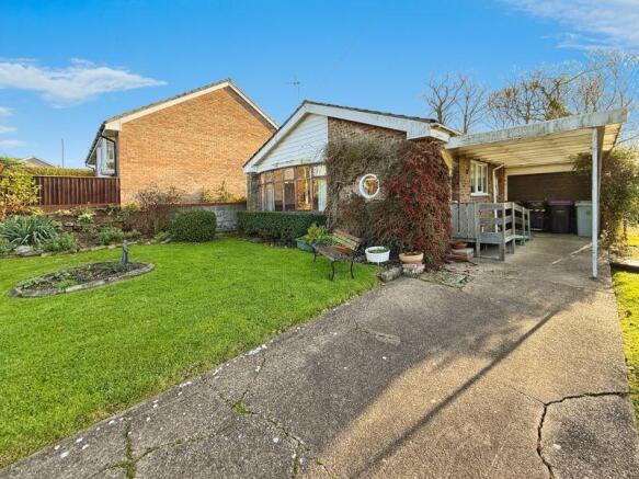 3 bed property, in Paddock Close, £269,950