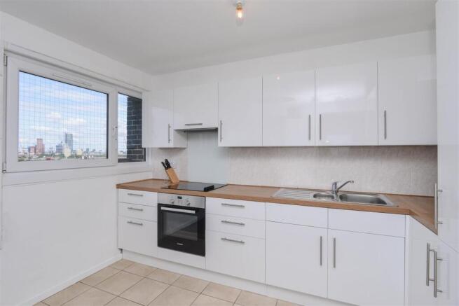 2 bed property, in Redcar Street, £250,000