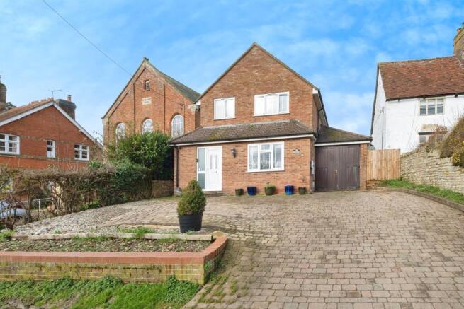 3 bed property, in Main Street, £475,000