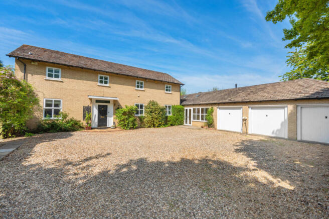 6 bed property, in High Street, £900,000
