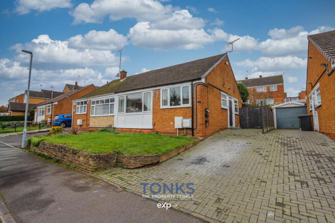 2 bed property, in Dunnington Avenue, £260,000