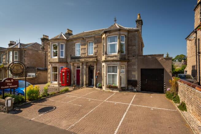 8 bed property, in Pitcullen Crescent, £350,000