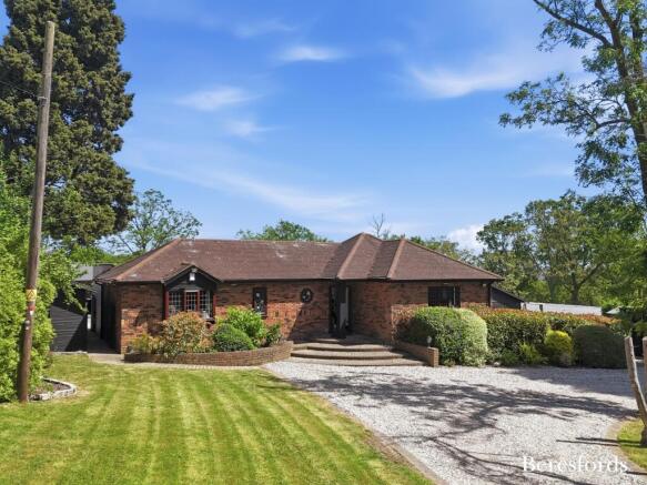 3 bed property, in Grays Avenue, £1,000,000