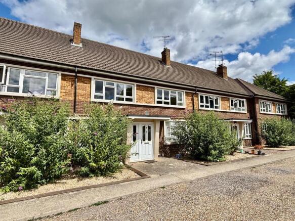 2 bed property, in Strathmore Court, £235,000