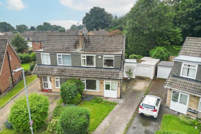 3 bed property, in Highwood Avenue, £350,000