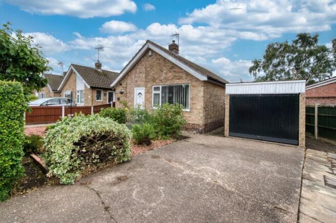 2 bed property, in Draycott Road, £210,000