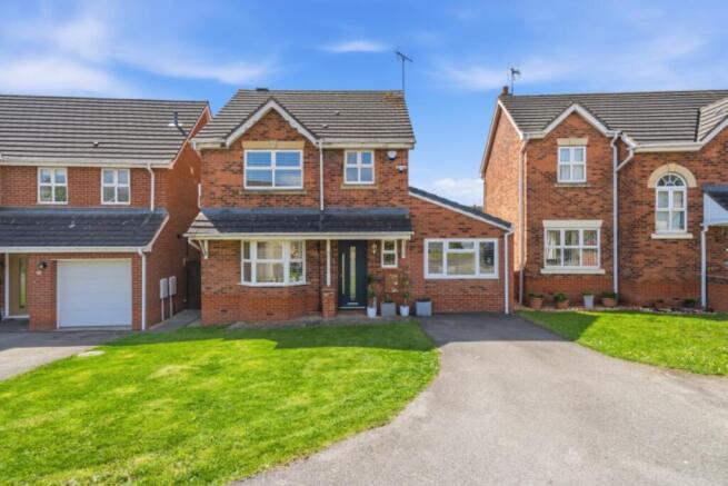 4 bed property, in Herongate Road, £499,500