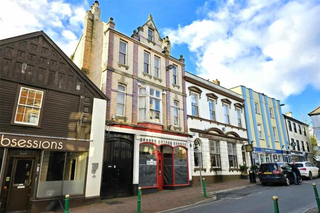 5 bed property, in High Street, £450,000