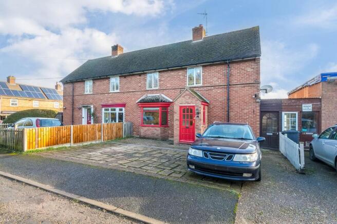 4 bed property, in The Glebe, £475,000