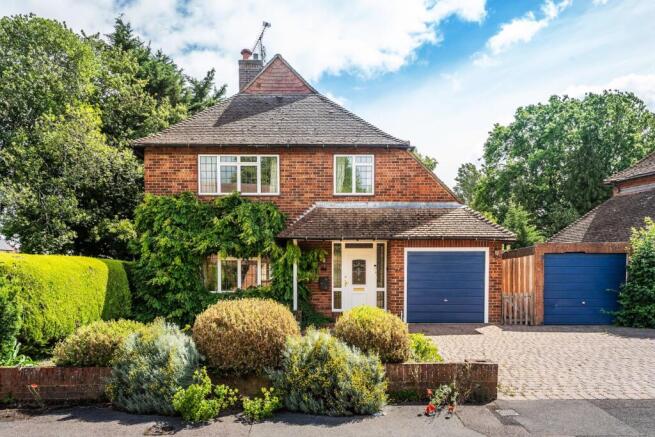 3 bed property, in Guildford, £950,000