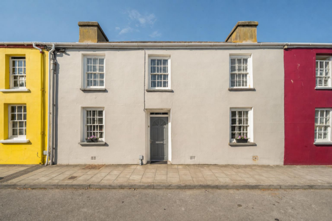 3 bed property, in Tabernacle Street, £270,000