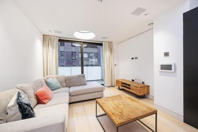 2 bed property, in Roman House, £675,000