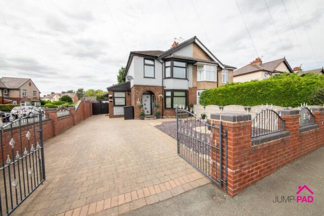 3 bed property, in Park Road South, £350,000