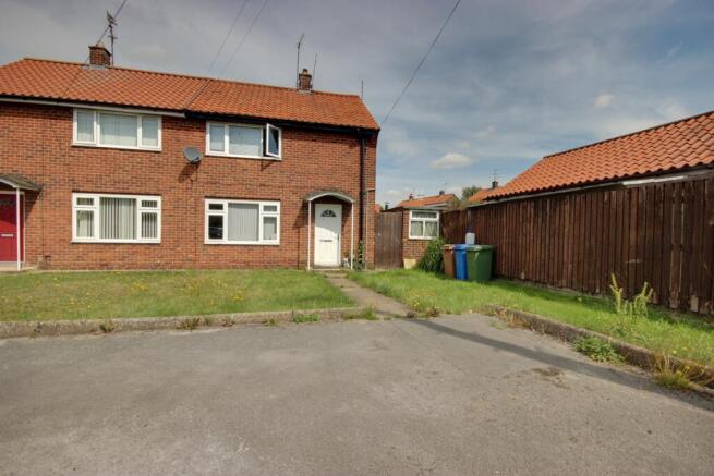 2 bed property, in 18 Crosskill Close, £140,000