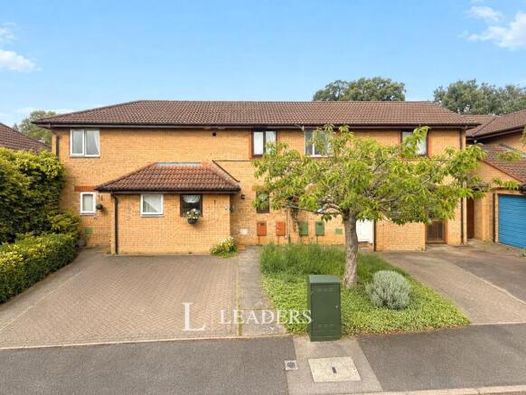 2 bed property, in Chevalier Grove, £250,000
