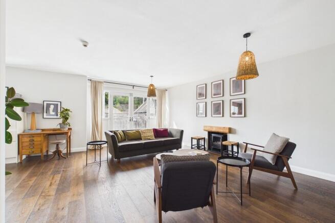 2 bed property, in Apartment 2, £225,000