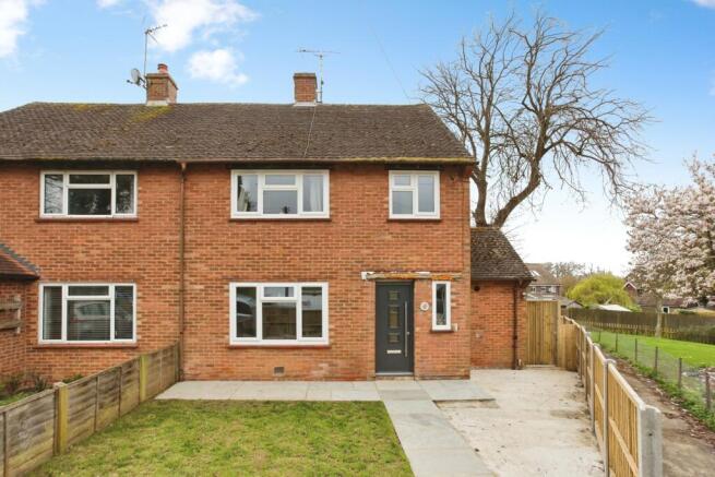 3 bed property, in Paddock Close, £425,000