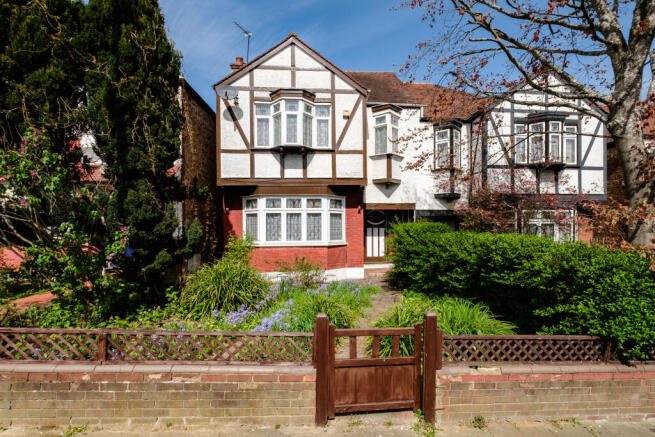 4 bed property, in Alexandra Park Road, £1,350,000