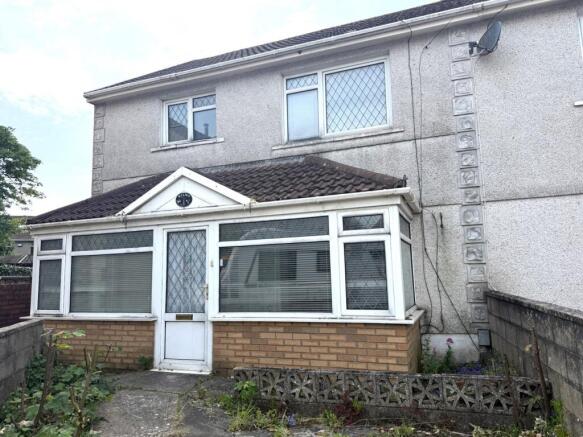 3 bed property, in Iris Close, £165,000