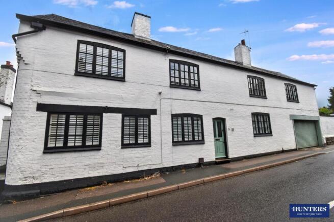 5 bed property, in Station Road, £590,000