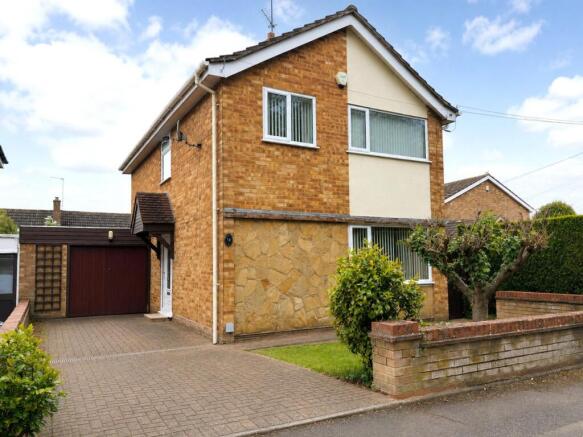 4 bed property, in 10 Ringwood Close, £250,000