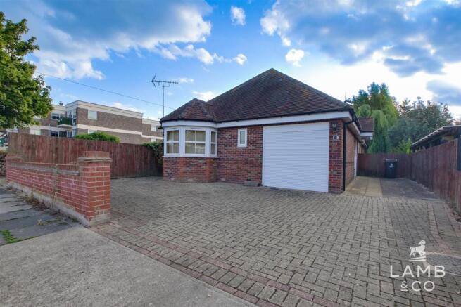 3 bed property, in Uplands Road, £350,000