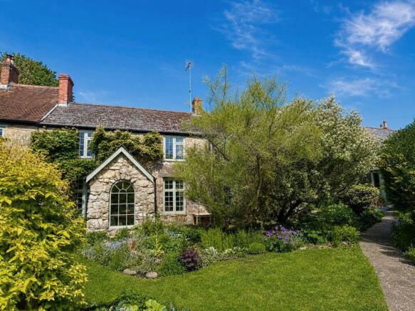 4 bed property, in Tisbury, £550,000