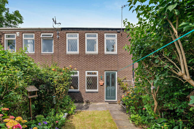 3 bed property, in Stocks Rise, £175,000