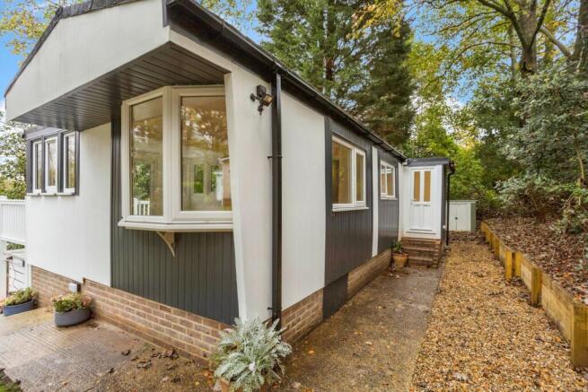 1 bed property, in Nuthatch Way, £185,000
