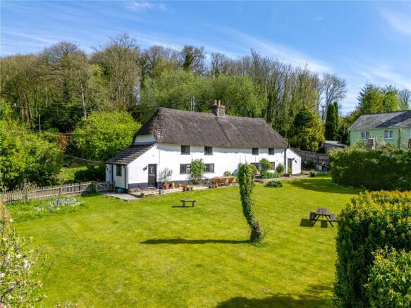 4 bed property, in Milton Abbas, £565,000