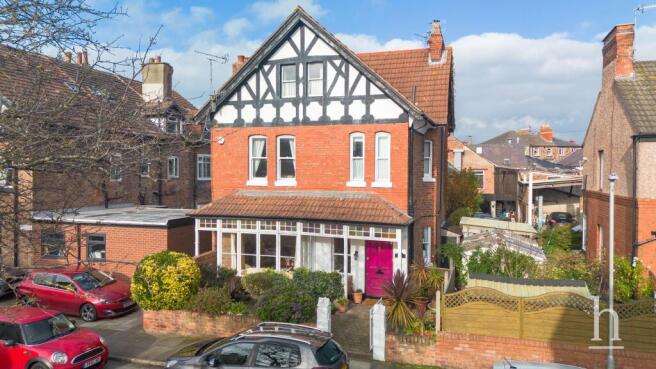 6 bed property, in Westbourne Grove, £480,000
