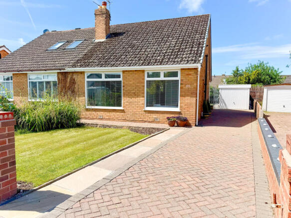 2 bed property, in Windsor Road, £275,000