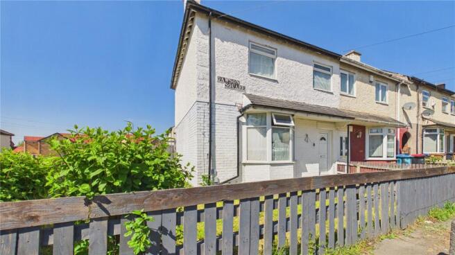 3 bed property, in Dawson Square, £65,000