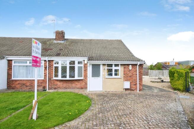 2 bed property, in Grasmere Grove, £200,000