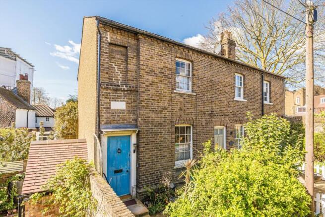 2 bed property, in The Embankment, £850,000
