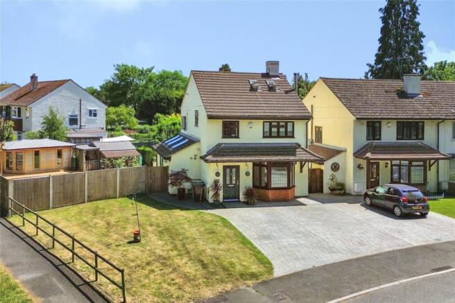 4 bed property, in Almswood Road, £525,000