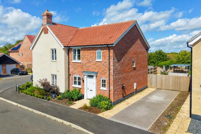2 bed property, in Lavender Lane, £375,000