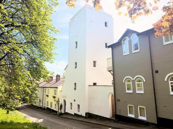 5 bed property, in Drury Lane, £600,000