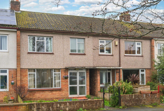 3 bed property, in Lodge Walk, £335,000