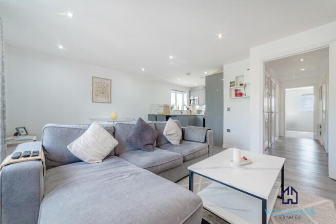 2 bed property, in Bryanstone Road, £295,000