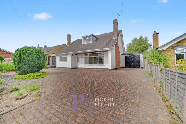 4 bed property, in Doctors Fields, £375,000