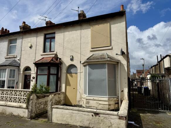 2 bed property, in Wall Street, £55,000