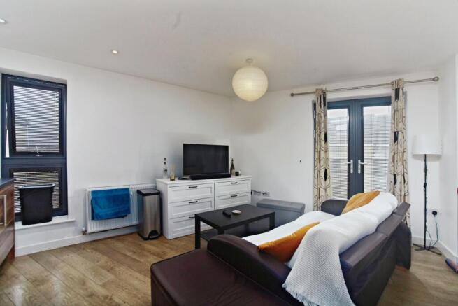 2 bed property, in Garratt Lane, £450,000