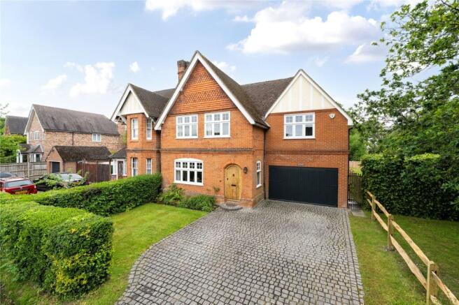 4 bed property, in Chobham Road, £900,000