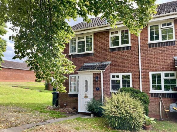 1 bed property, in Newhall Farm Close, £157,000